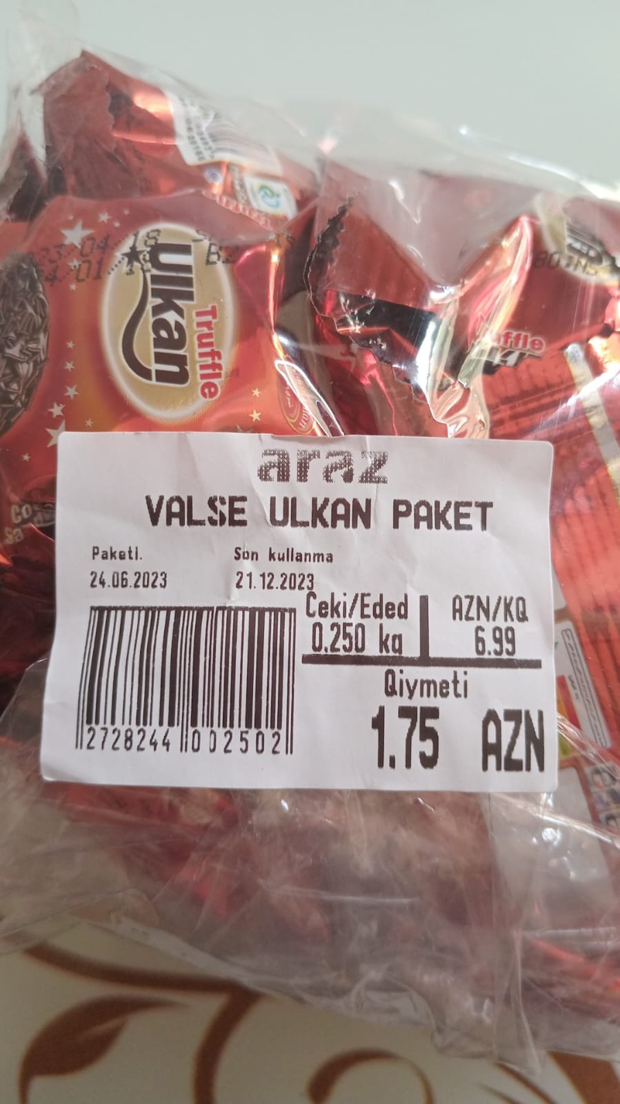 Araz Supermarketdə kiflənmiş məhsullar  satılır - Kimi aldadırlar? Fotofakt