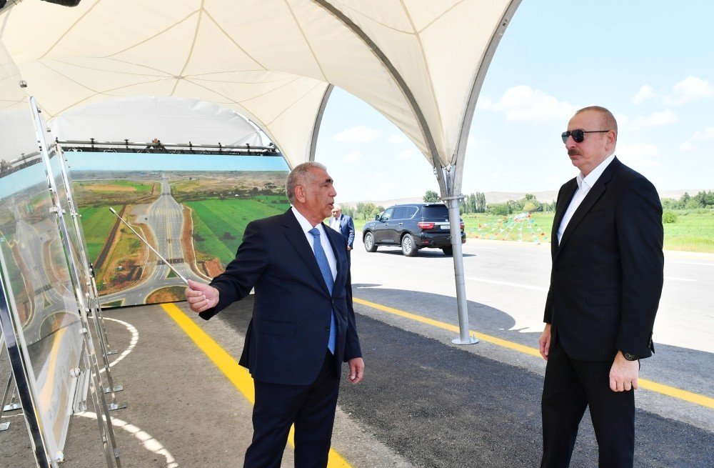 Prezident avtomobil yolunun tikintisi ilə tanış olub - YENİLƏNİB