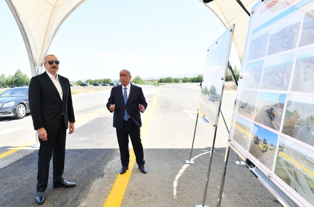 Prezident avtomobil yolunun tikintisi ilə tanış olub - YENİLƏNİB