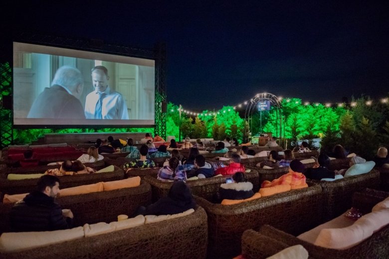 "CinemaPlus” Şamaxıda açıq havada filmlərin nümayişini keçirir