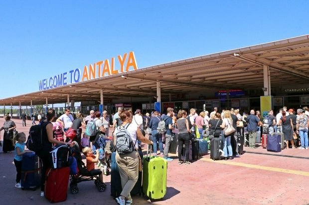 Antalya hava limanından iki rekord