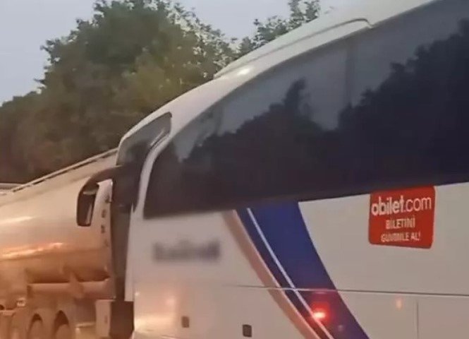 Türkiyədə sərnişin avtobusu neft tankeri ilə toqquşdu - 21 yaralı