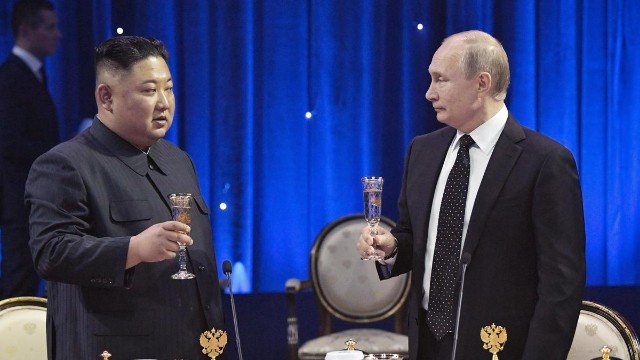 Putin Kim Çen Inın şərəfinə rəsmi şam yeməyi verib