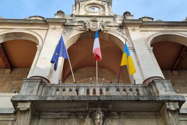 Zelenskinin Qarabağ barədə açıqlamasından sonra Fransada Ukrayna bayrağı endirildi