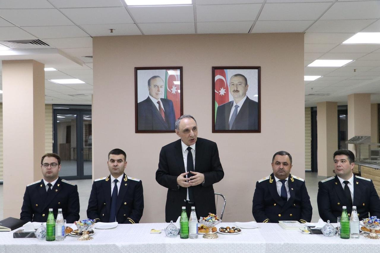 Baş prokuror Kamran Əliyev Prokurorluğun veteranları ilə görüşüb