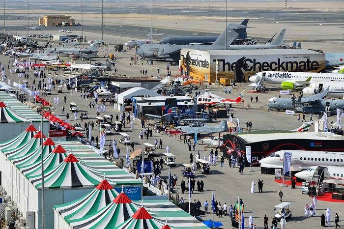 Müdafiə Naziri “Dubai Airshow-2023” sərgisində iştirak edir