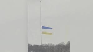 Ukraynanın ən böyük bayrağı ikiyə bölündü -