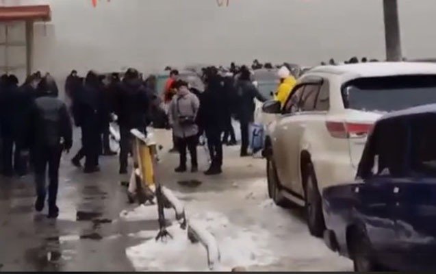 Moskvada azərbaycanlı iş adamlarına məxsus bazar yanır