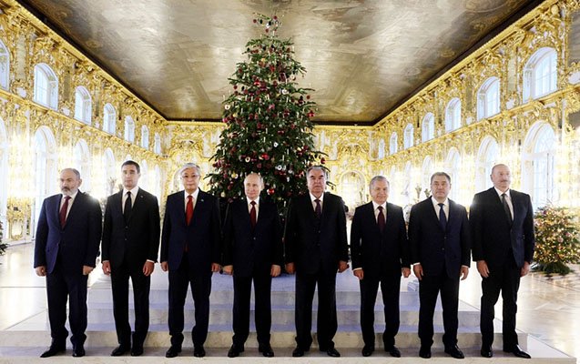 Prezidentlər Sankt-Peterburqda “Yekaterina sarayı” ilə tanış olub - Foto