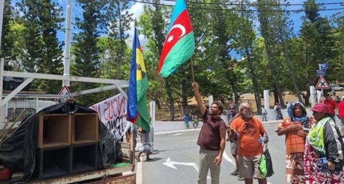 Yeni Kaledoniyada Fransaya qarşı etiraz aksiyası keçirilib, Azərbaycan bayraqları qaldırılıb