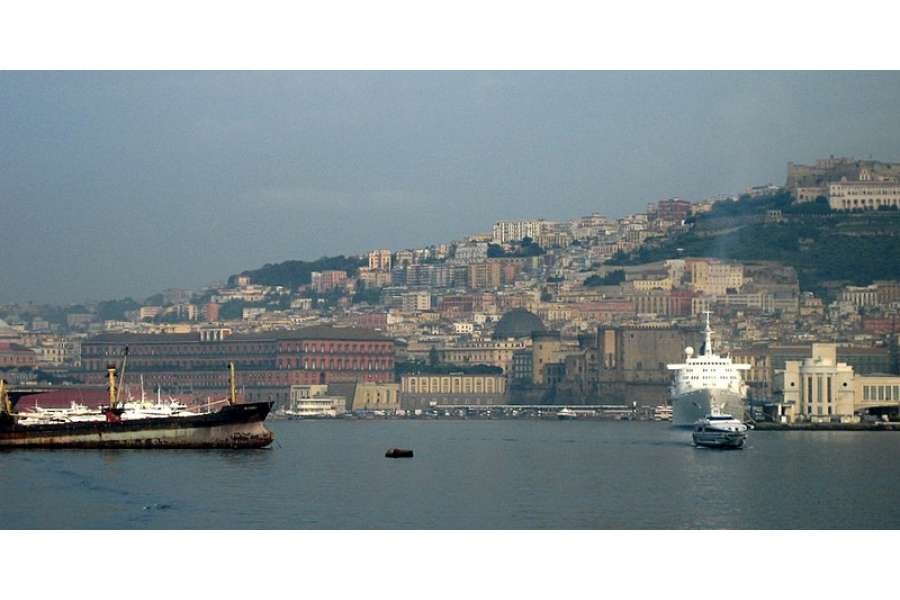 Neapol limanında 12,8 milyon ton müxtəlif yük aşırılıb