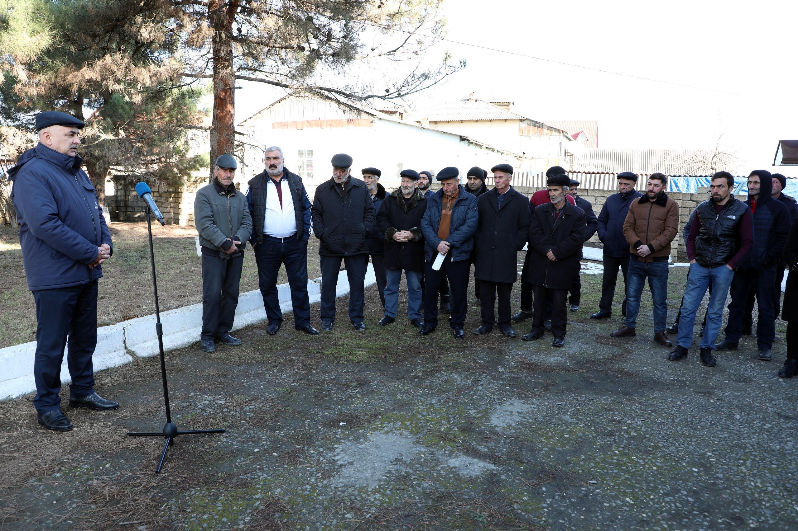 Vladimirovka kəndinin 30-a yaxın sakini qazla bağlı müraciətlərini ünvanladı