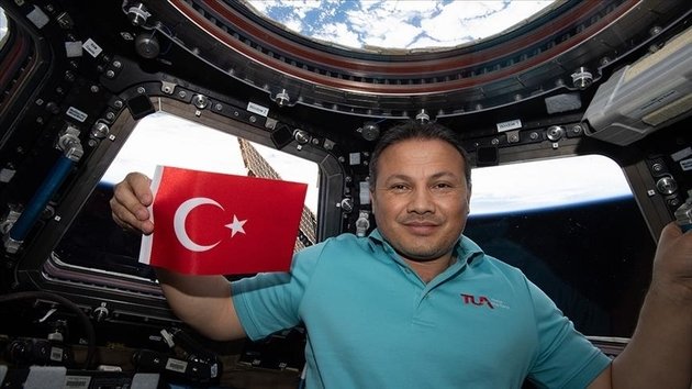 İlk türk astronavtı Yerə qayıdır