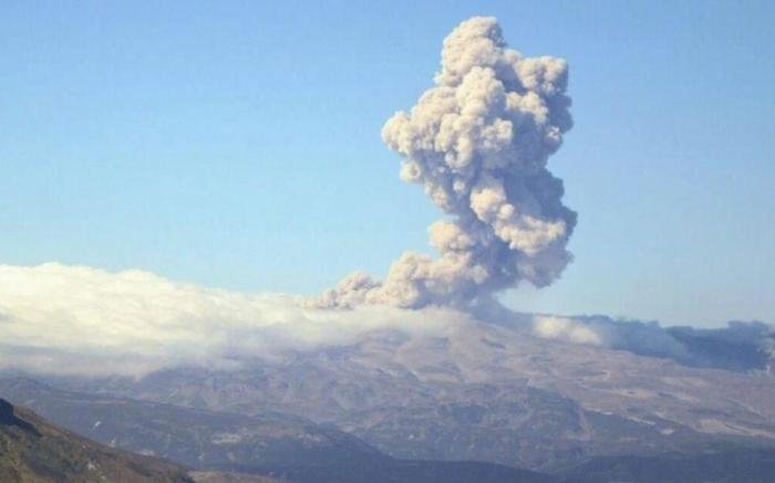 Kuril adalarında Ebeko vulkanı 4,5 km hündürlüyə kül atıb