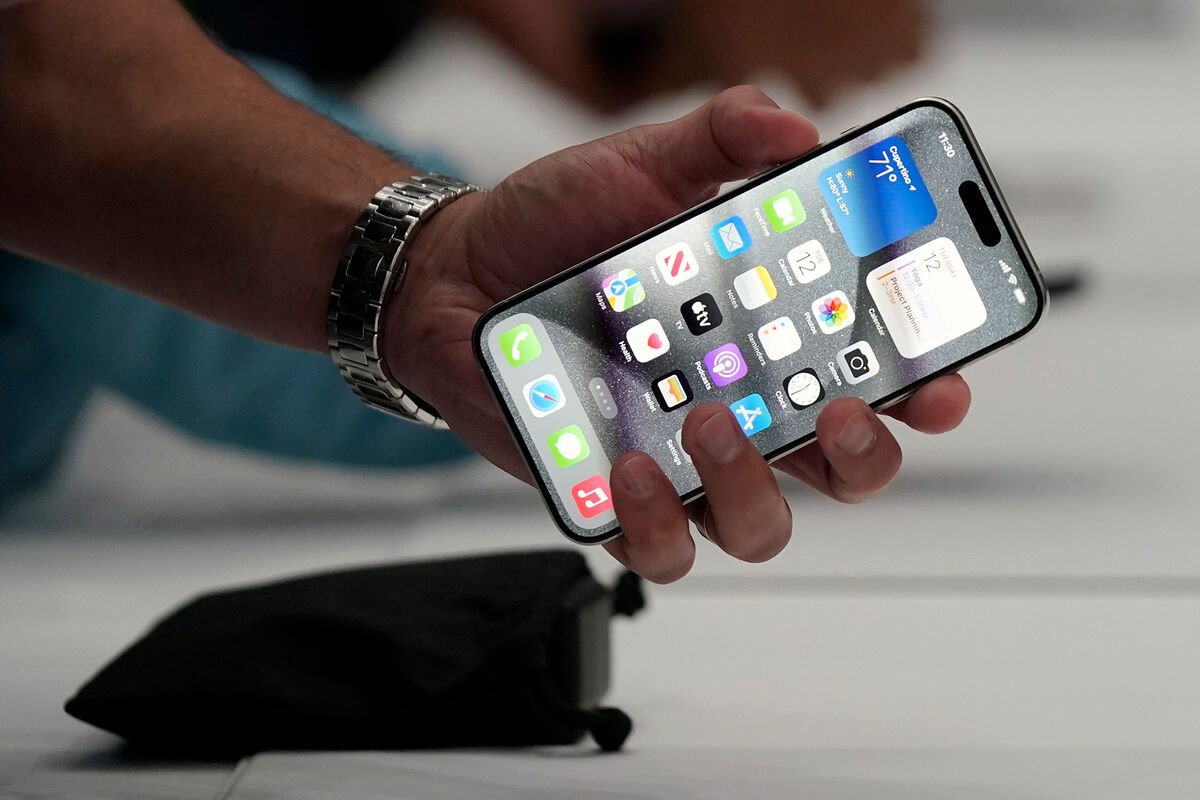 2023-cü ilin ən çox satılan smartfonları açıqlanıb