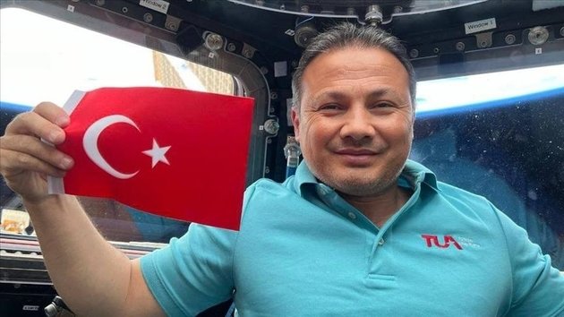 İlk türk kosmonavtı Yerə qayıdıb