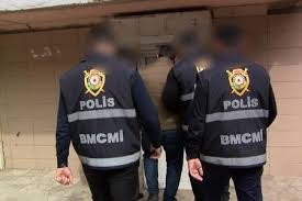 Polis əməkdaşları narkoşəbəkənin Bakıdakı təbliğatçılarını saxladı – Araşdırma gedir