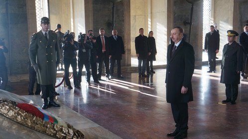 Prezident Atatürkün məzarını ziyarət etdi