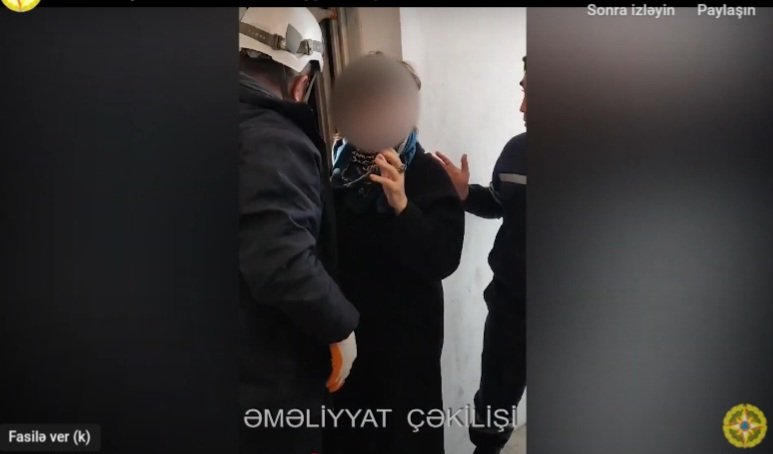 Liftlərdə vətəndaşlar köməksiz vəziyyətdə qaldı - Video