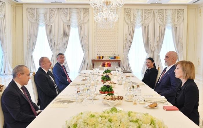 Azərbaycan Prezidenti Albaniyanın Baş naziri ilə geniş tərkibdə görüşüb (foto)