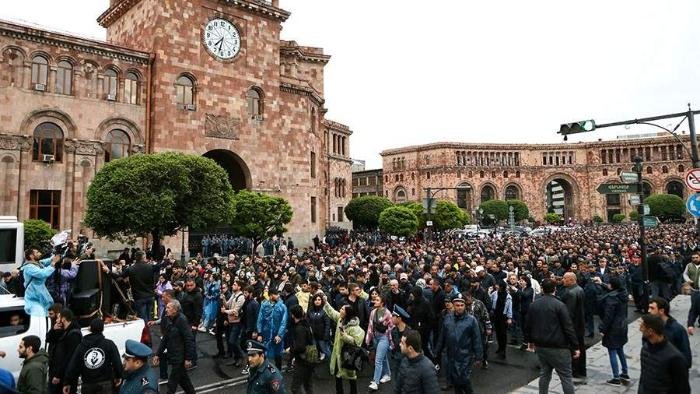 İrəvanda Paşinyanın istefası tələbi ilə müxalifətin növbəti mitinqi keçirilib