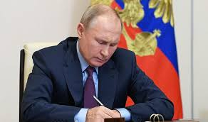 Putin Rusiya vətəndaşlarının hərbi xidmətə çağırılması haqqında fərman imzalayıb -