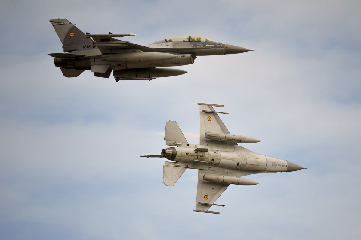 Şərqi Avropada F-16 üçün hava bazaları hazırlanır