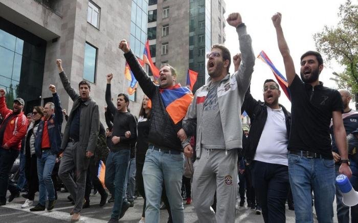 İrəvanda Ermənistanın baş nazirinin istefası tələbi ilə etiraz aksiyası keçirilir