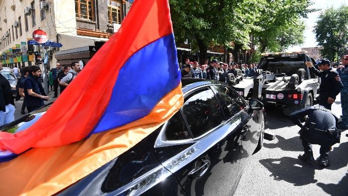 Ermənistanda etirazçılara dəstək üçün avtoyürüş keçirilir