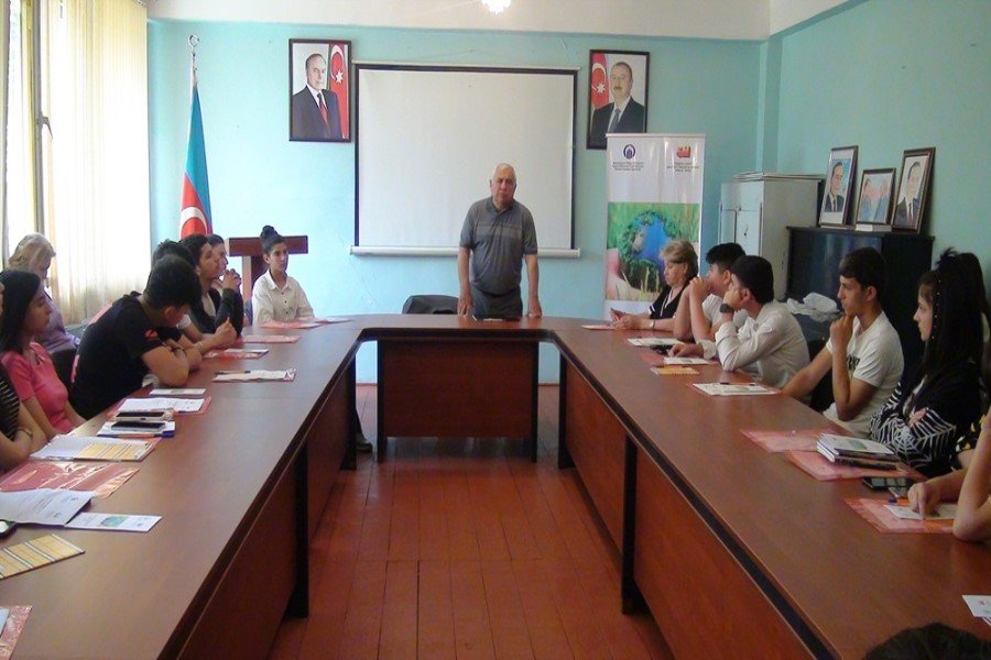 Şirvan Dövlət İqtisadiyyat və Humanitar Kollecində ekoloji maarifləndirmə seminarı keçirildi / FOTO