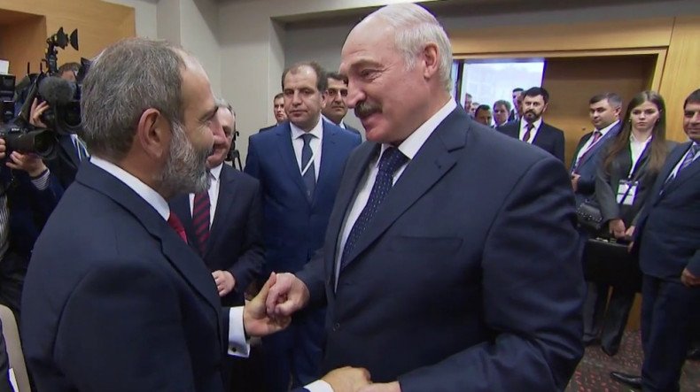 Lukaşenko Paşinyanı “təcrübəli siyasətçi” adlandırdı