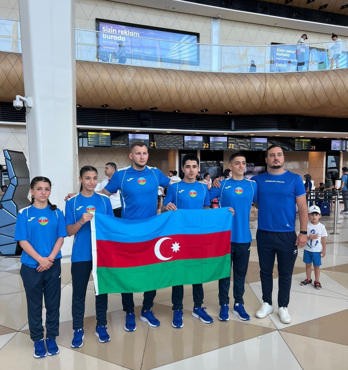 Azərbaycan üzgüçülüləri beynəlxalq yarışa uğurla start veriblər