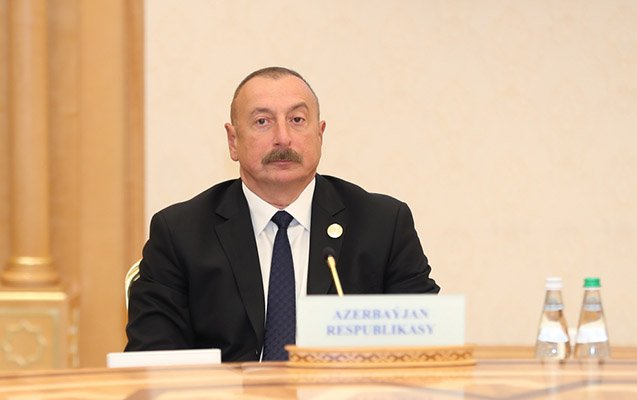 İlham Əliyev Şavkat Mirziyoyevin təltif olunması mərasimində