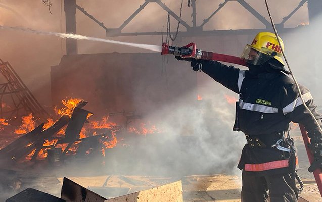 Bakıda yaşayış binasında yanğın, 10 nəfər təxliyə olunub