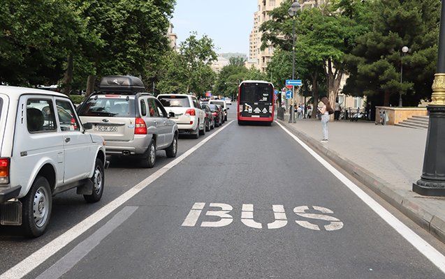 Taksilər avtobus zolağına buraxıla bilər? - Sürücülər çıxılmaz halda