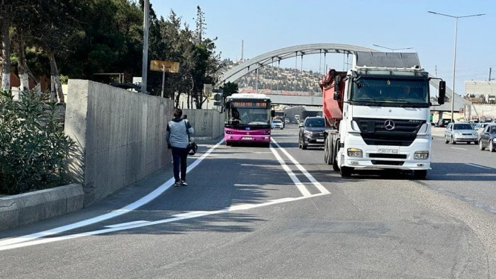 Taksilər avtobus zolağına buraxıla bilər? - Sürücülər çıxılmaz halda