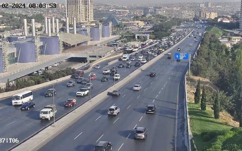 Bakının bir sıra yollarında tıxac yaranıb