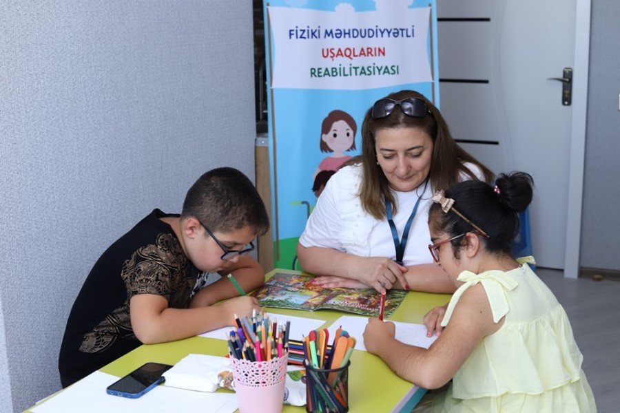 “Fiziki məhdudiyyətli uşaqların reabilitasiyası” layihənin icrası başa çatdı - FOTOLAR