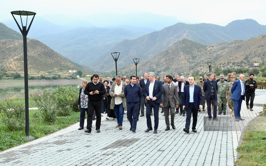 Azərbaycanda akkreditə olunmuş diplomatik korpusun üzvləri Suqovuşana gəliblər - YENİLƏNİB