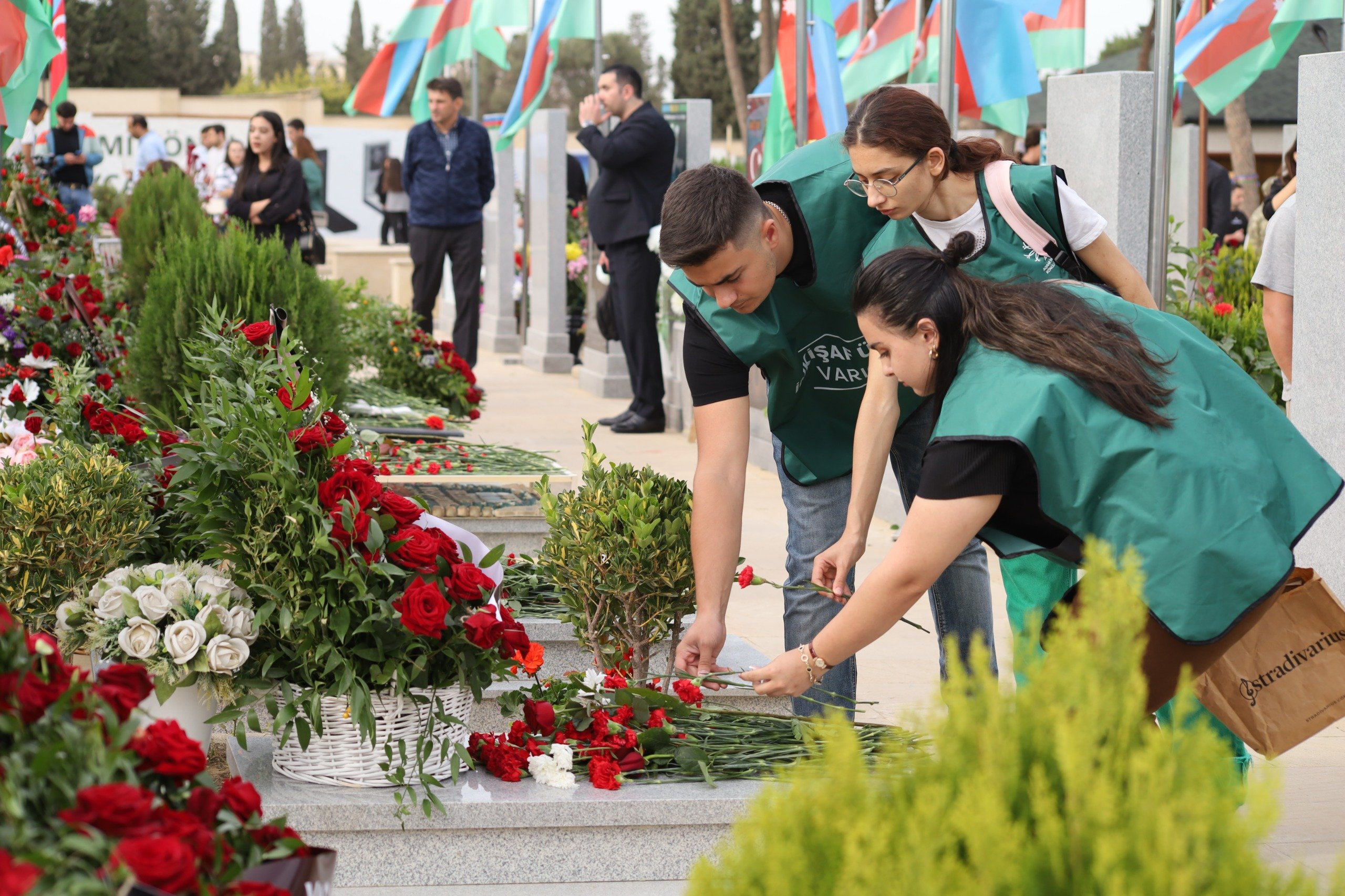 Azərbaycan Könüllüləri şəhidlərimizin əziz xatirəsini yad ediblər.