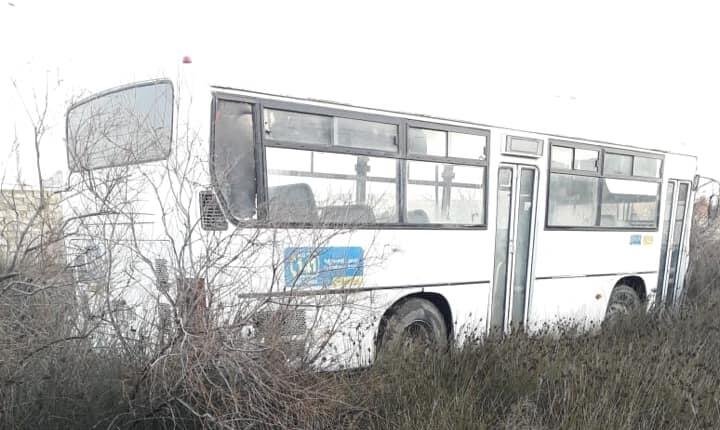 Bakıda sərnişin avtobusu qəza törətdi: xəsarət alan var