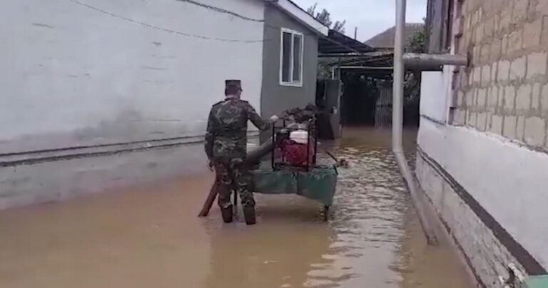 Hacıqabulda suyun çəkilərək kənarlaşdırılması işləri davam etdirilir