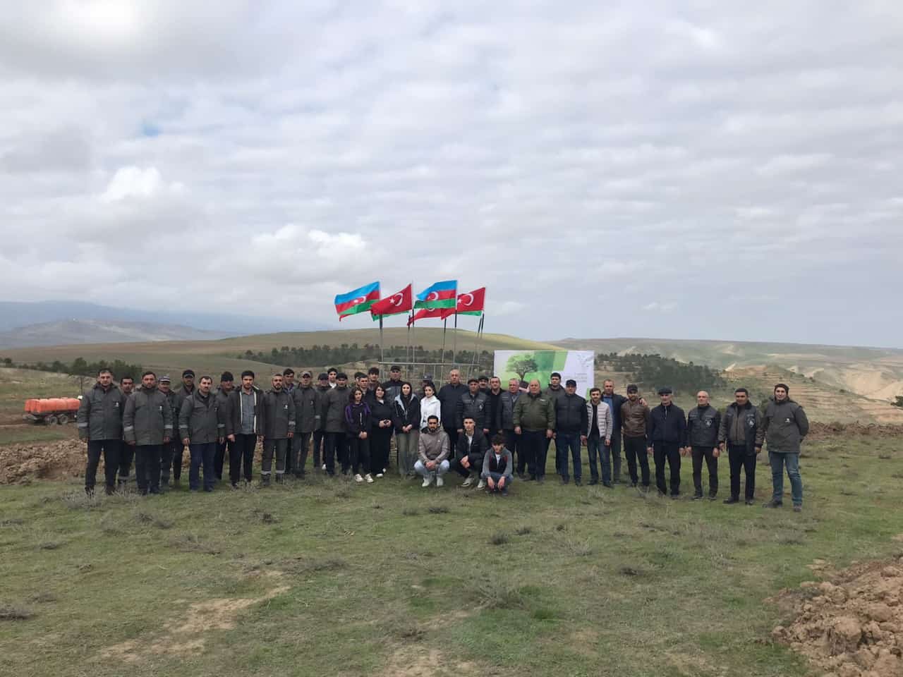 Azerbaycan'ın Siyezen bölgesinde Türk Dünyası Ağaçlandırma Günüyle alakalı ağaç dikildi....