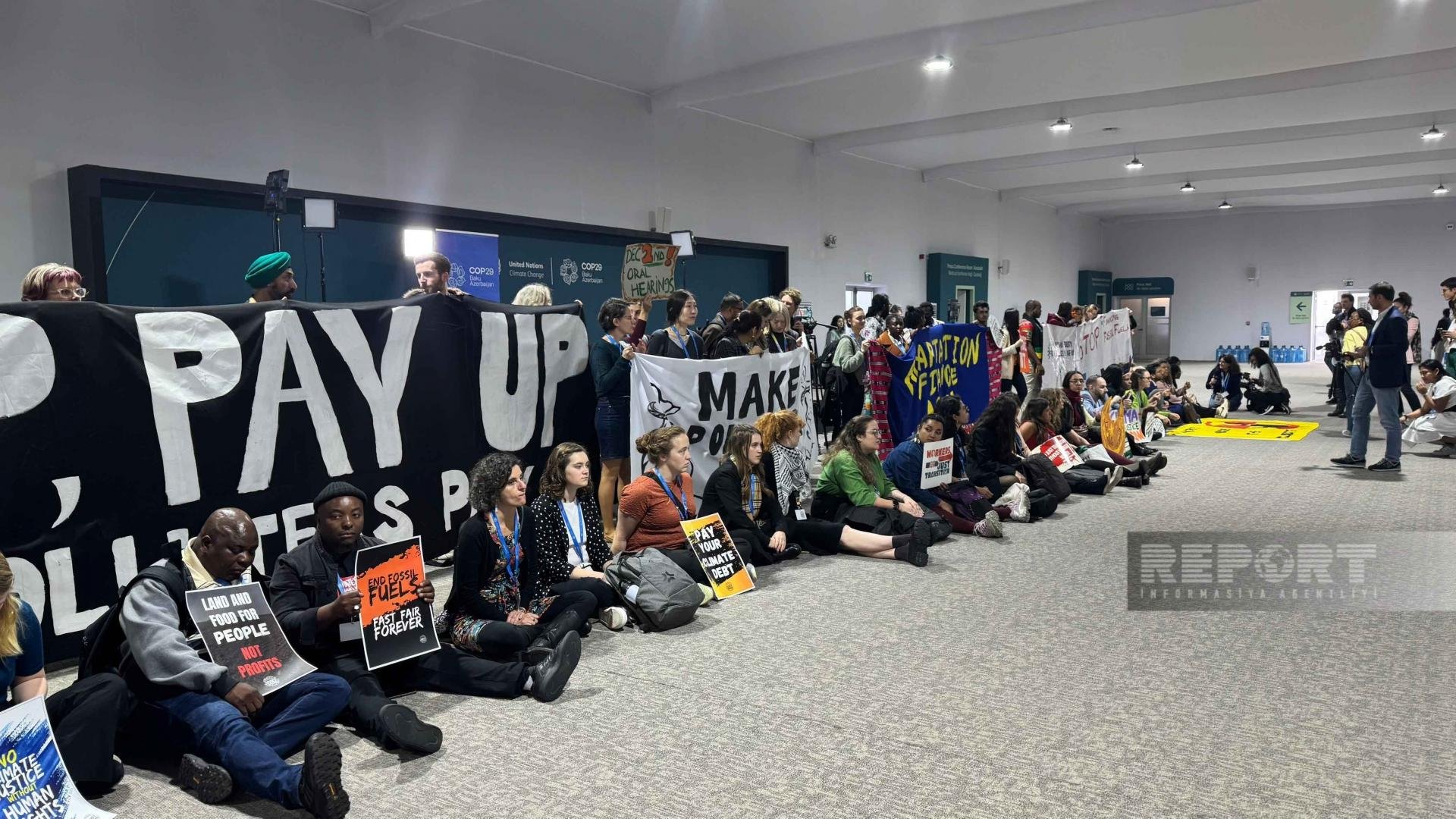 COP29: Bakıda ekofəallar səssiz aksiya keçiriblər