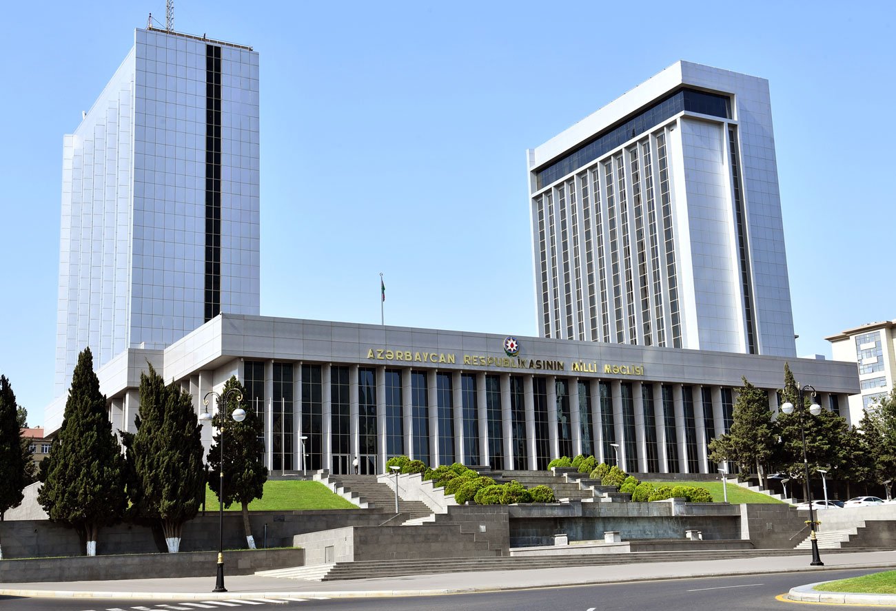 Parlament bu gün əsgərliklə bağlı qanunu müzakirə edəcək - GÜNDƏLİK