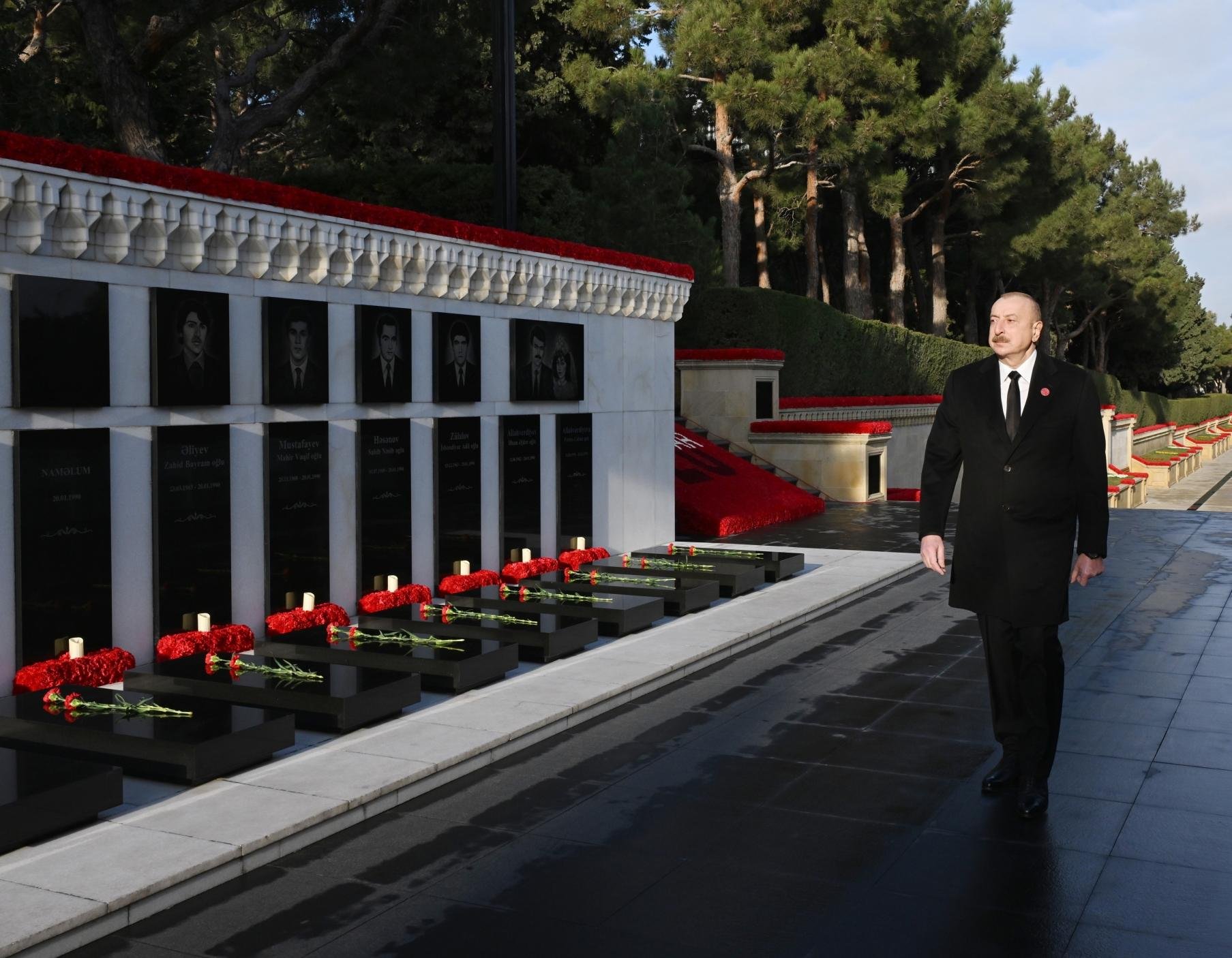 Prezident Şəhidlər xiyabanını ziyarət etdi - FOTOLAR