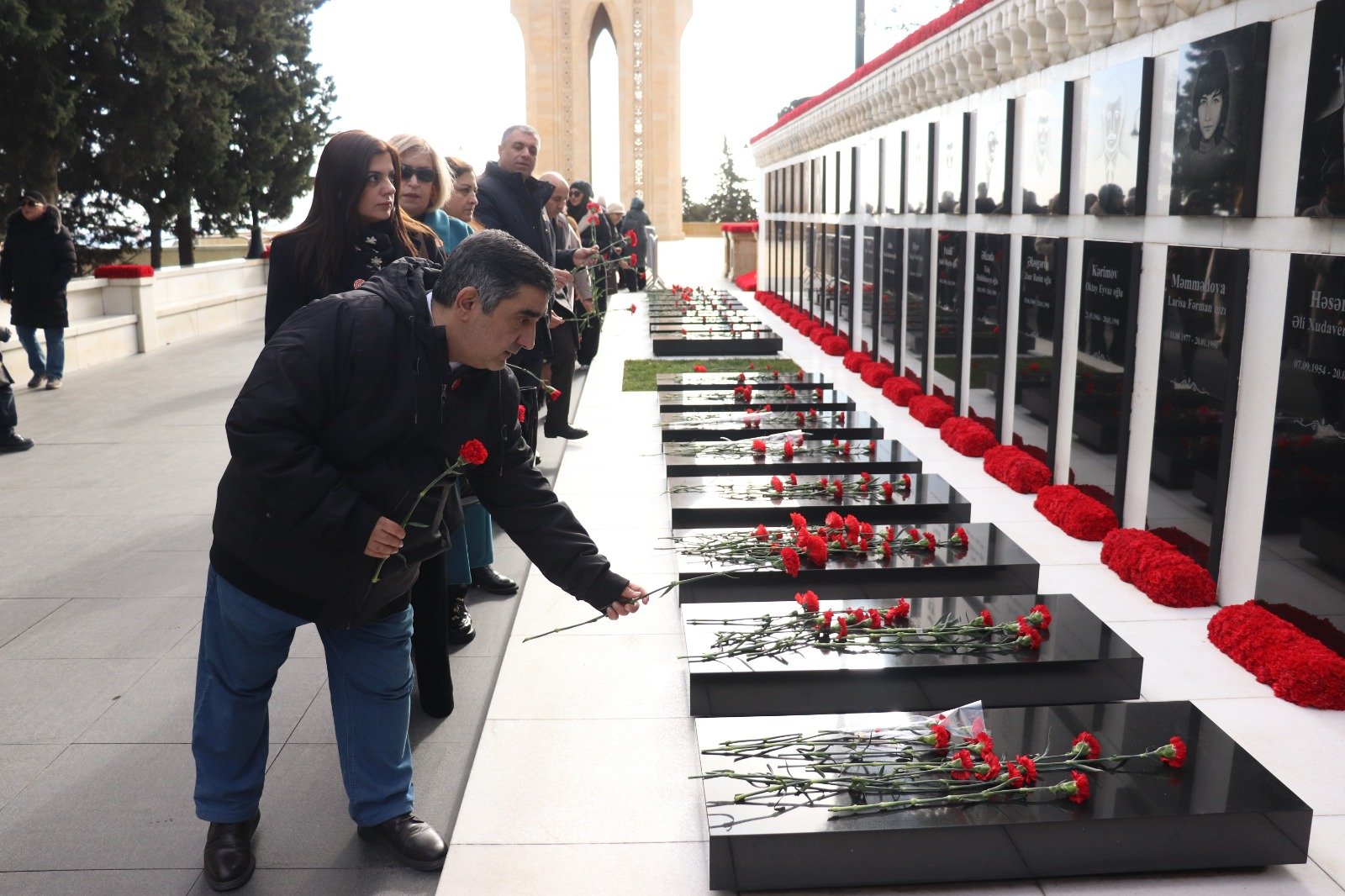 AMQF İdarə Heyəti, Foruma üzv QHT-lərin rəhbərləri 20 Yanvar hadisəsinin 35-ci ildönümü münasibətilə Şəhidlər xiyabanını ziyarət edib