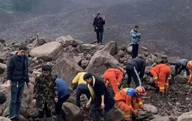 Çində torpaq sürüşməsi - İtkin düşənlər var