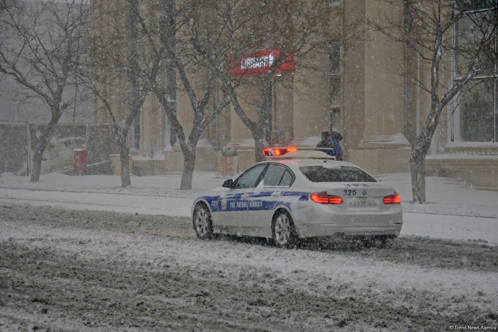 Yol polisi hava şəraiti ilə bağlı piyadalara müraciət edib