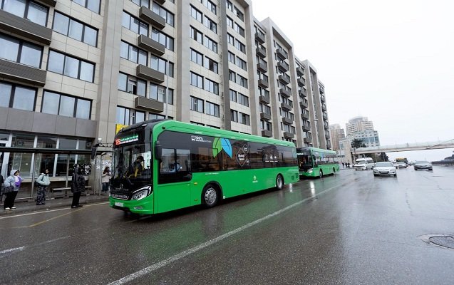 Avtobuslar adi qrafikə qayıtdı